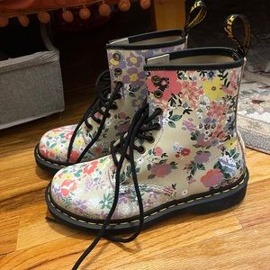 Flowered Dr Martens. Size US 7